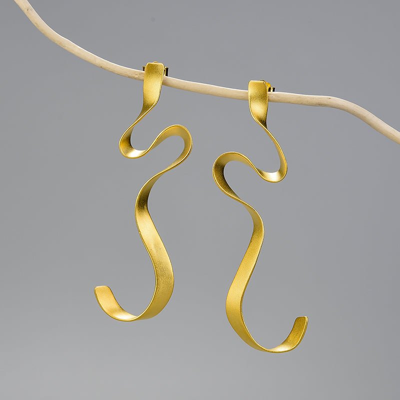 Minimalistic Curl - Dangle Earrings