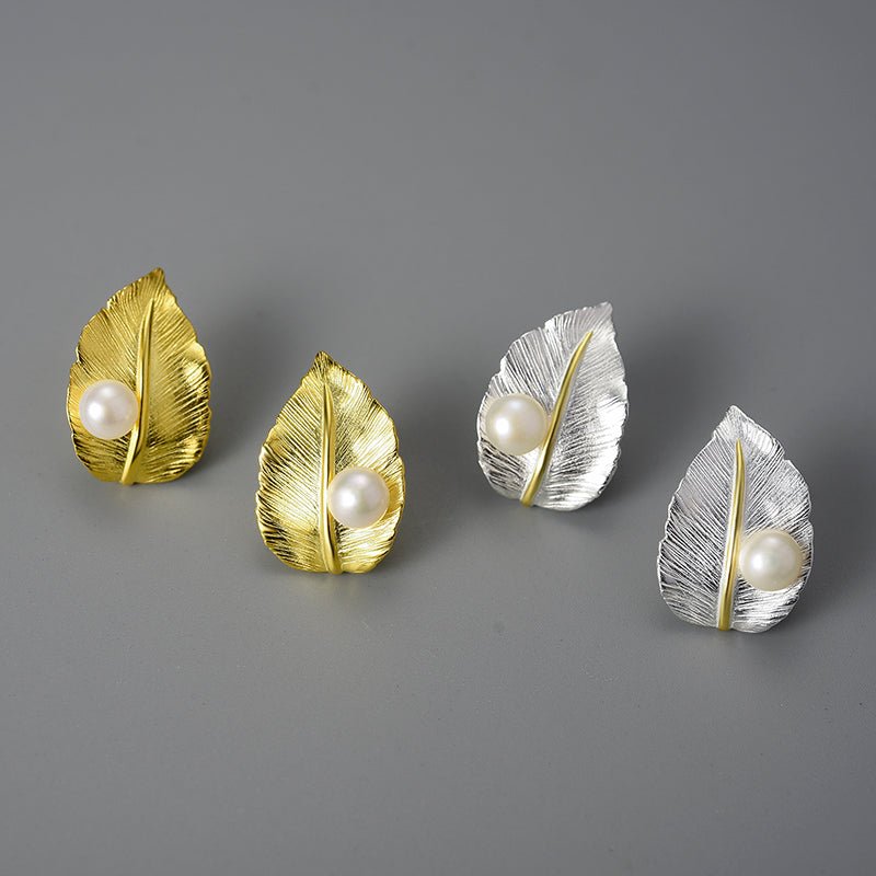 Pearly Leaf - Stud Earrings