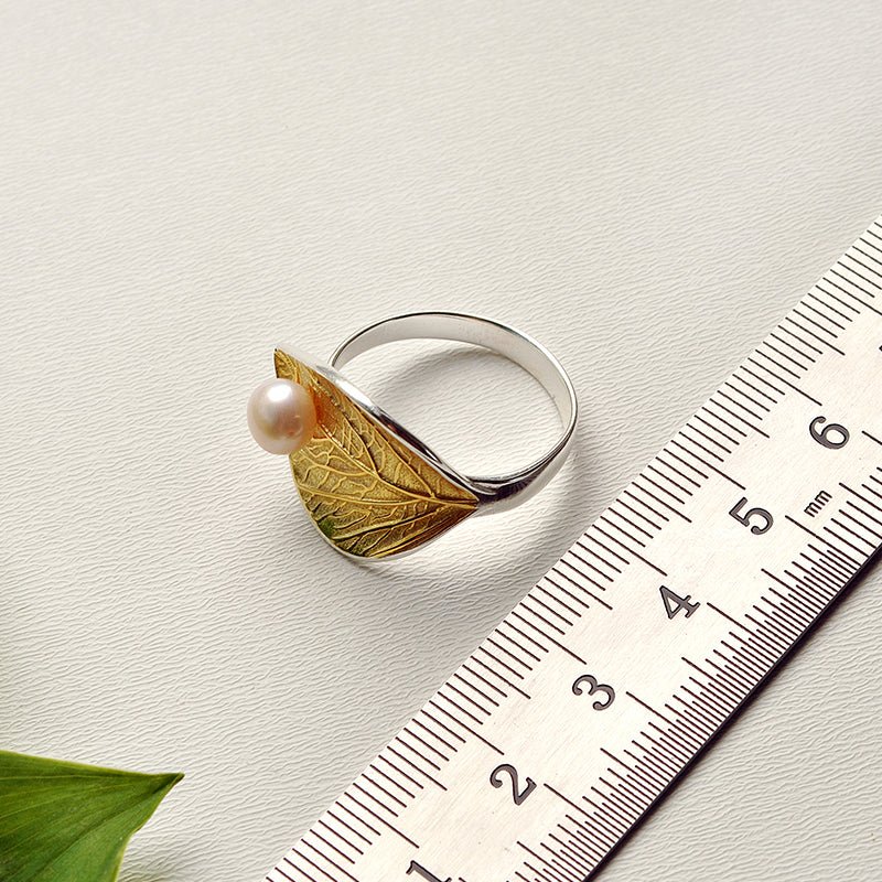 Pearly Leaf - Adjustable Ring - MetalVoque