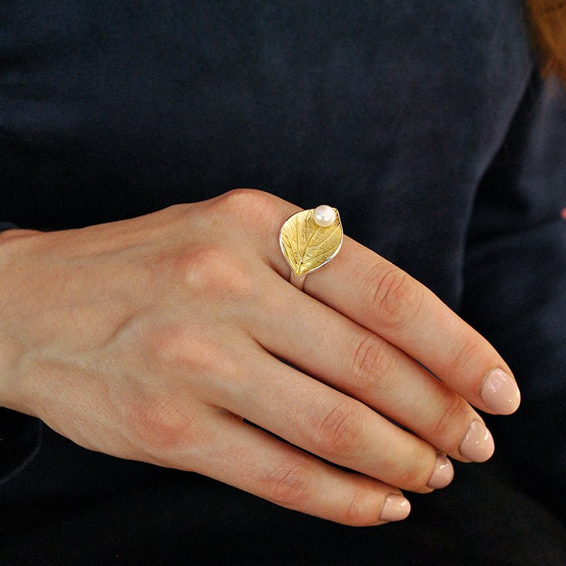 Pearly Leaf - Adjustable Ring - MetalVoque