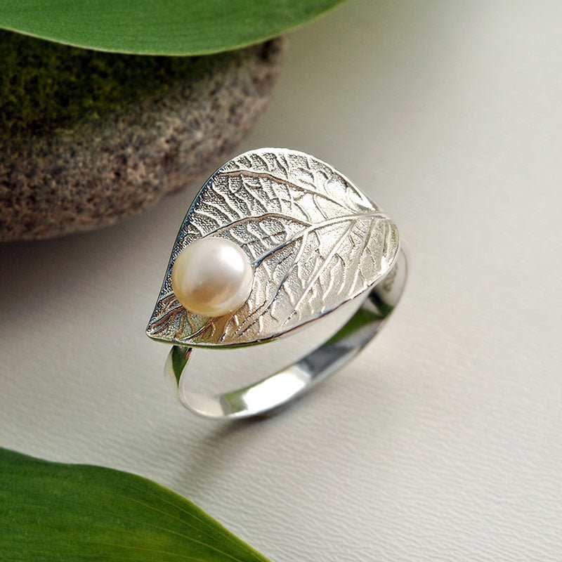 Pearly Leaf - Adjustable Ring - MetalVoque