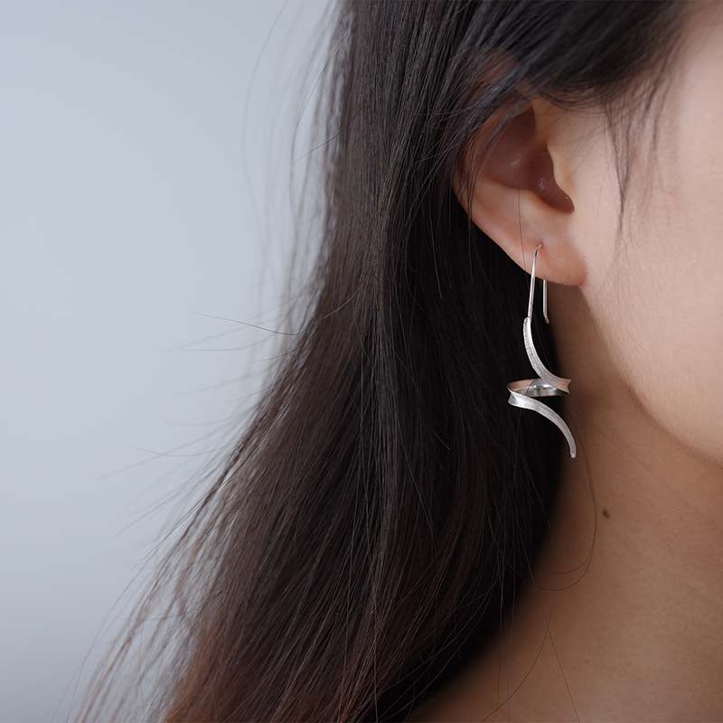 Minimal Curve - Dangle Earrings