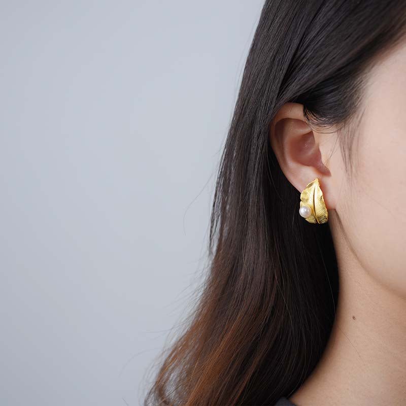 Pearly Leaf - Stud Earrings