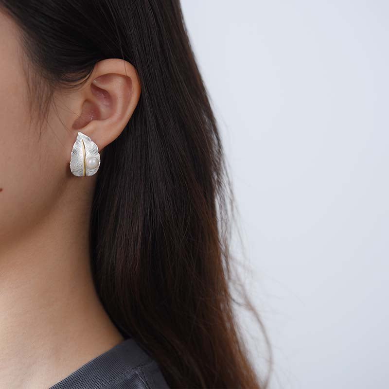 Pearly Leaf - Stud Earrings