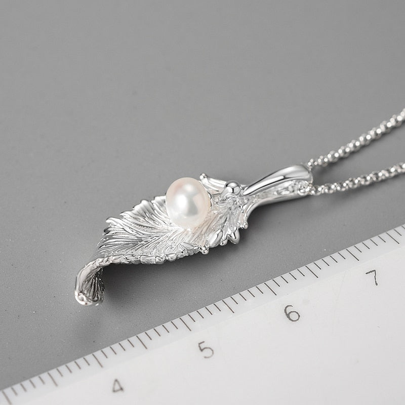 Pearly Leaf - Handmade Necklace