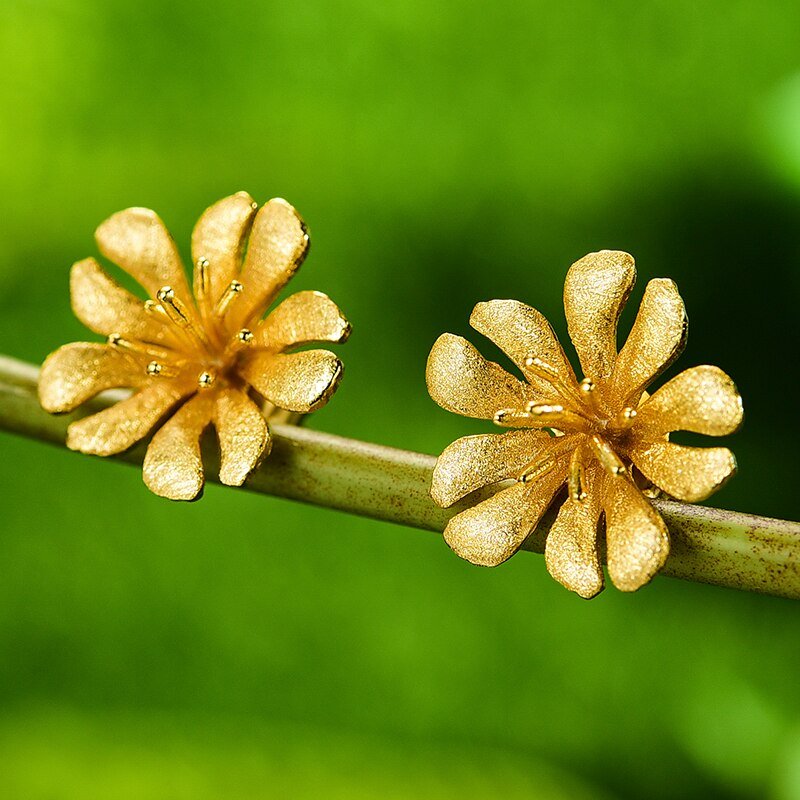 Dainty Daisy - Stud Earrings