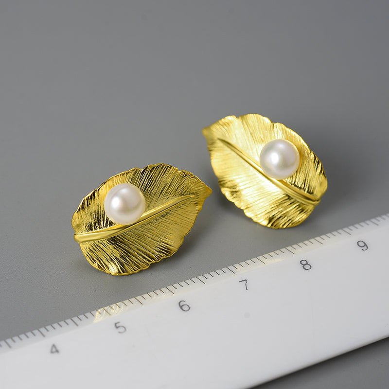 Pearly Leaf - Stud Earrings